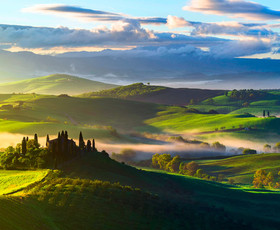 италия,  вид сверху, тоскана, поля, хольма, деревья, туман